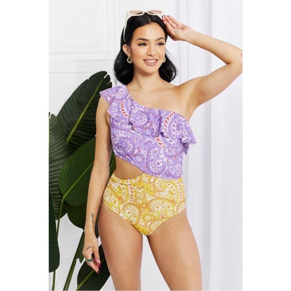 New Marina West asymmetrical cutout ruffle one piece swimsuit size small Upf 50+